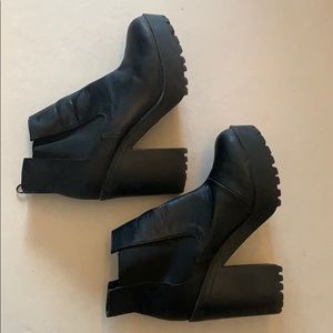 Black leather Ankle Boots